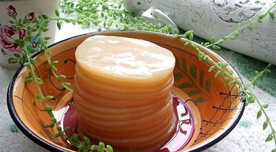 Tea fungus for the treatment of nail fungus